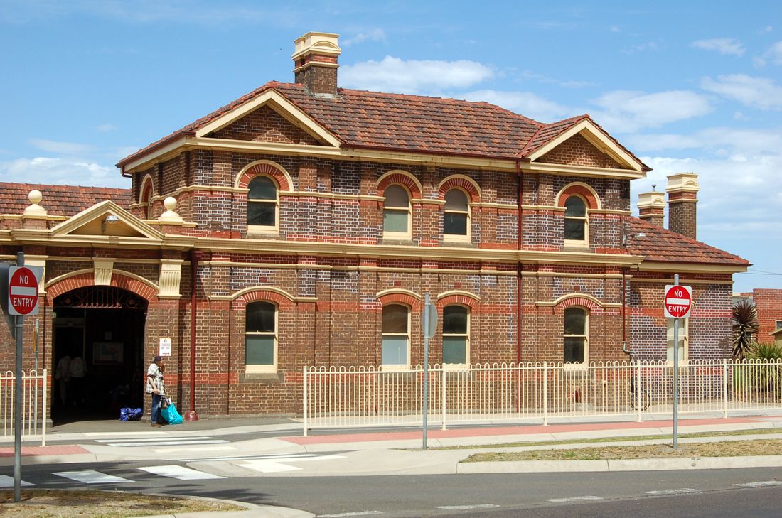 Warrnambool Train Station